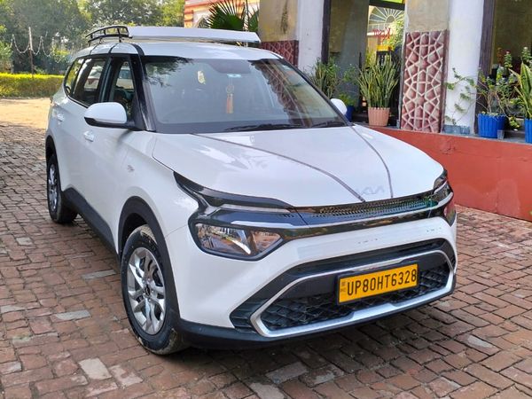 Kia Carens taxi in Agra - Agra Cabs